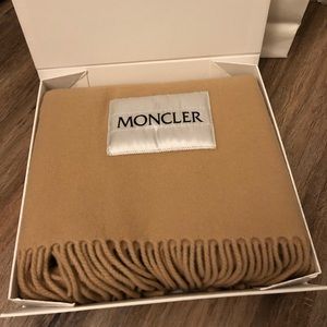 Moncler wool scarf medium